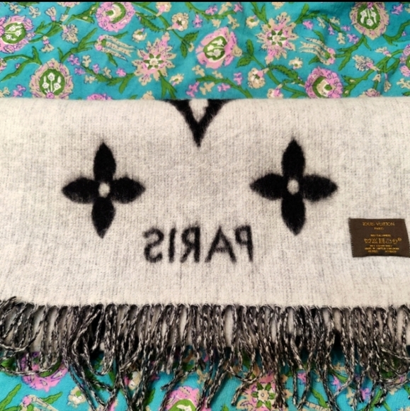 M71040 Louis Vuitton Reykjavik Scarf - Picture 3 of 5